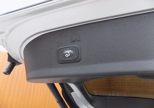 Ford Kuga cena 77900 przebieg: 58000, rok produkcji 2019 z Bielawa małe 562